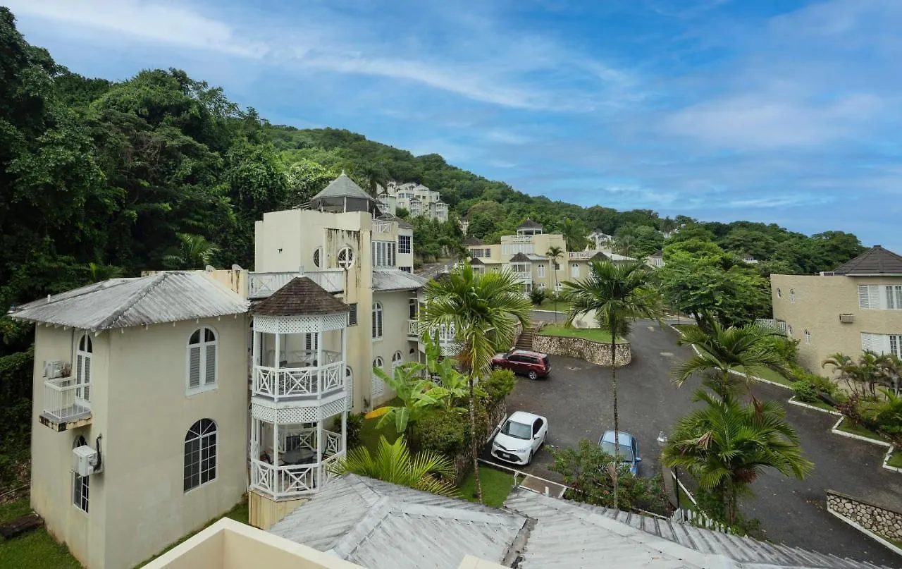 Pampered In Paradise Columbus Heights 2 Bedroom Penthouse Condo Near Ian Fleming Airport Ocho Rios 0*,