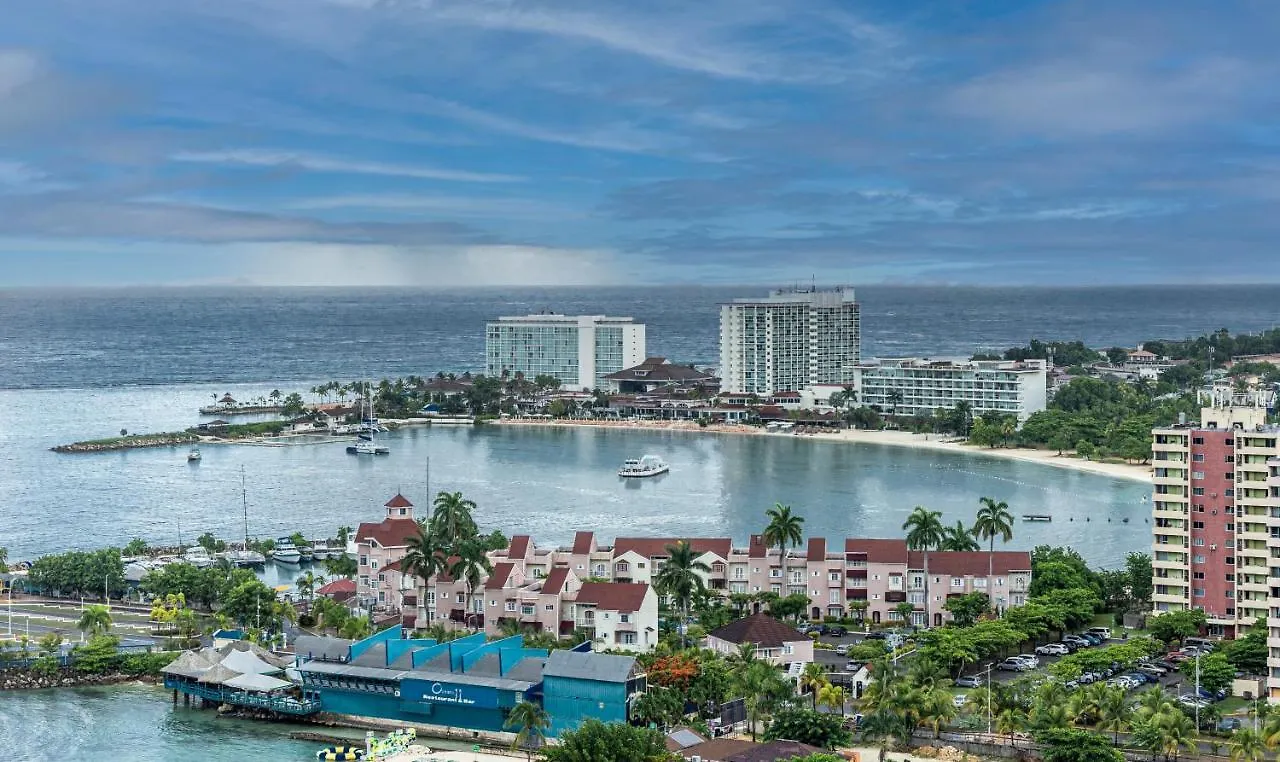 Pampered In Paradise Columbus Heights 2 Bedroom Penthouse Condo Near Ian Fleming Airport Ocho Rios Apartment