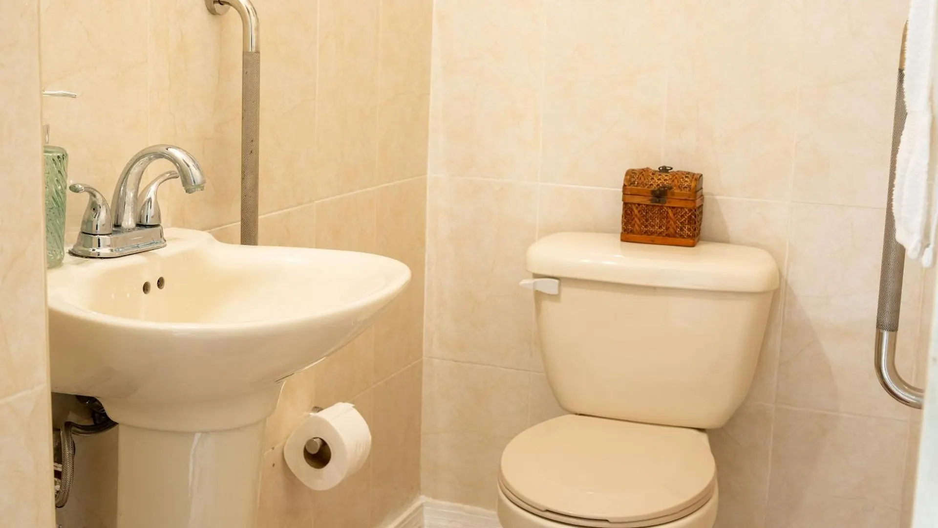 Apartment Pampered In Paradise Columbus Heights 2 Bedroom Penthouse Condo Near Ian Fleming Airport Ocho Rios